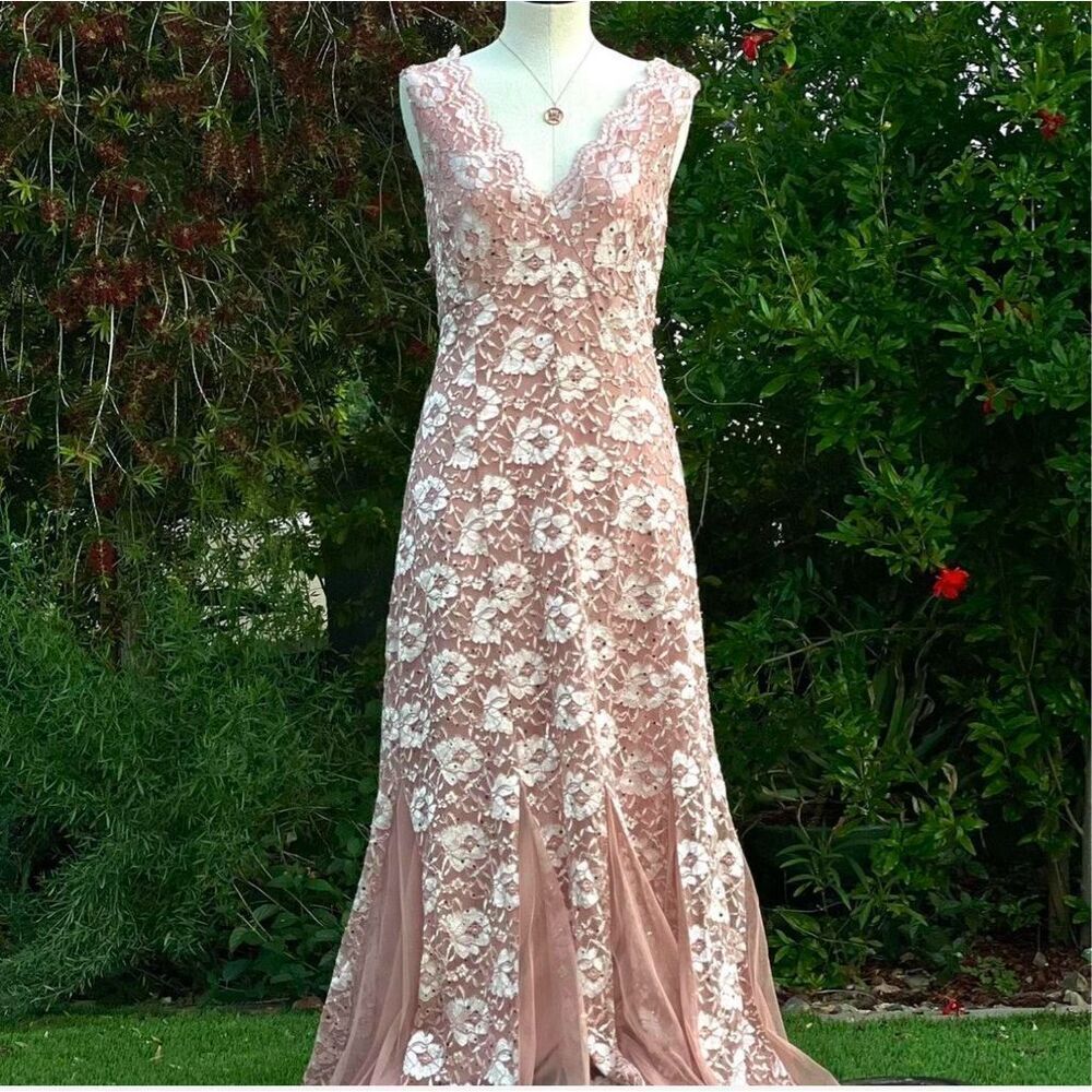 Lovely Grace Women’s Bohemian Lace Gown Godet Skirt Dusty Pink Sequins Trim Sz M